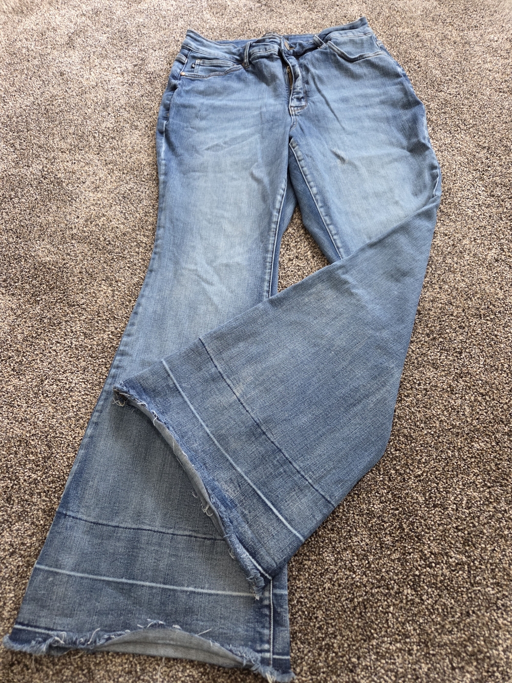 1018 Judy Blue Medium Light Wash Wide-Leg Flare Jeans